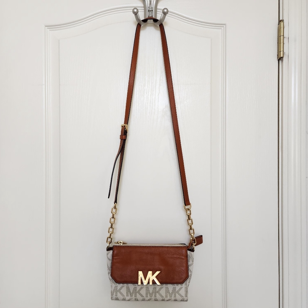 Michael Kors Fulton Flap  Crossbody